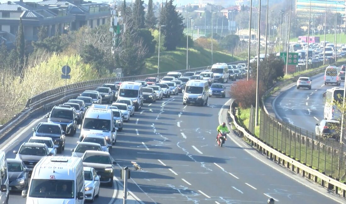 İstanbul’da haftanın ilk iş gününde sabah saatlerinden itibaren yoğun bir