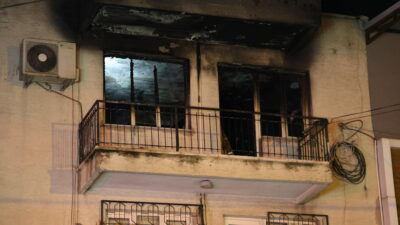 İzmir’in Bornova ilçesinde 3 katlı bir apartmanın en üst katında