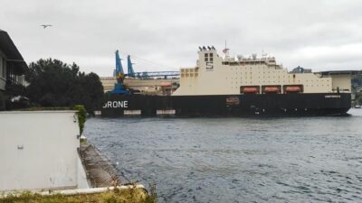 İstanbul Boğazı’nda 373 metre uzunluğundaki ‘Castorone’ isimli kablo döşeme gemisinin