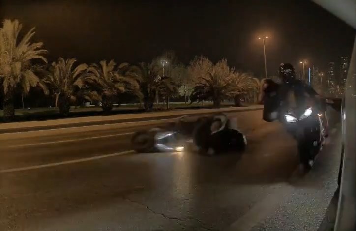 İstanbul Kartal’da aynı yönde ilerleyen iki motosikletin çarpışması sonucu meydana