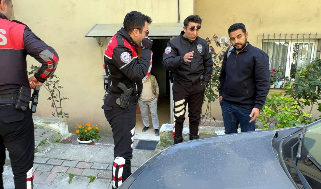 İstanbul Avcılar’da, borçları nedeniyle iki dairesi icra yoluyla satılan ev