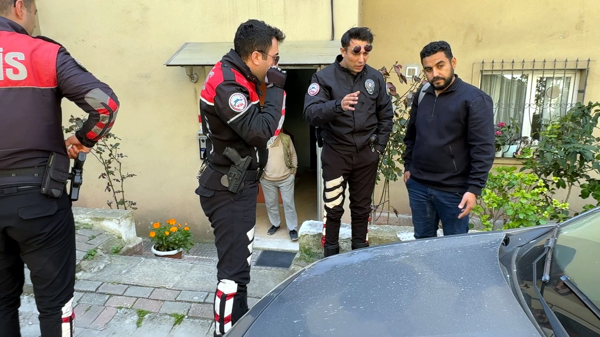 İstanbul Avcılar’da, borçları nedeniyle iki dairesi icra yoluyla satılan ev