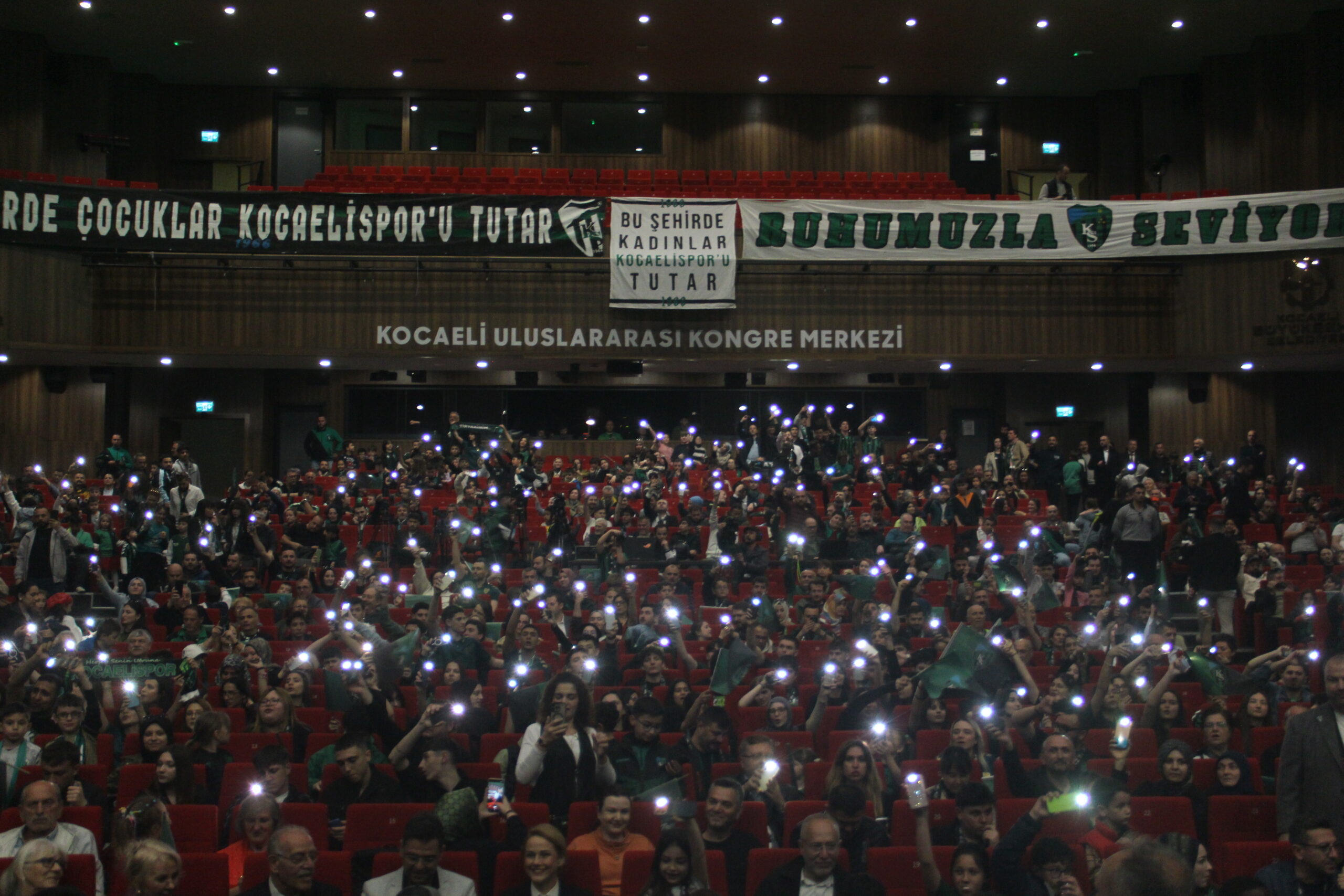 Kocaelispor, kuruluşunun 60’ıncı yıl dönümünü Kocaeli Kongre Merkezi’nde düzenlenen özel