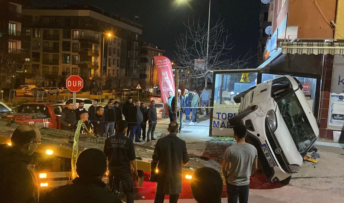 Tekirdağ’ın Çerkezköy ilçesinde makas attığı iddia edilen bir otomobilin kontrolden