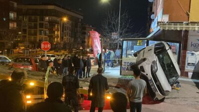 Tekirdağ’ın Çerkezköy ilçesinde makas attığı iddia edilen bir otomobilin kontrolden