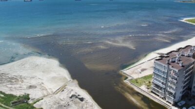 İSTANBUL – Küçükçekmece Gölü ile Marmara Denizi’ni birbirine bağlayan Menekşe