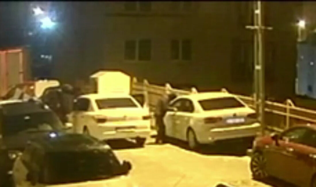 Kağıthane ve Eyüpsultan ilçelerinde park halindeki lüks otomobillerin “hayalet ekran”