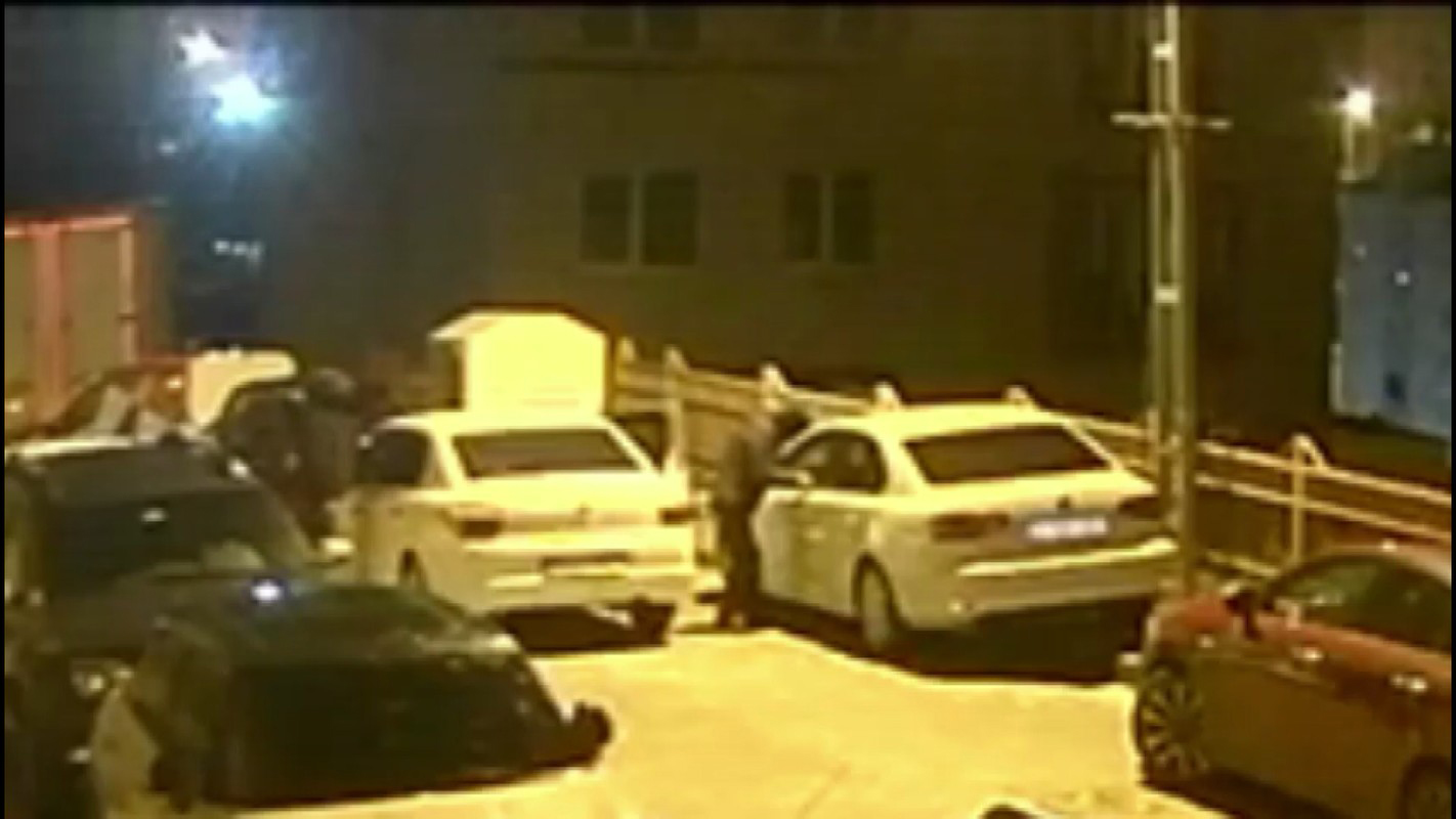 Kağıthane ve Eyüpsultan ilçelerinde park halindeki lüks otomobillerin “hayalet ekran”