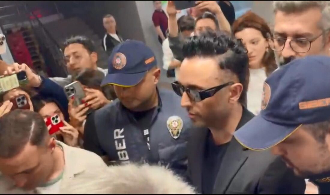 ‘Perperişan’ isimli şarkısının sözlerinde müstehcen betimlemeler yer aldığı ve bu