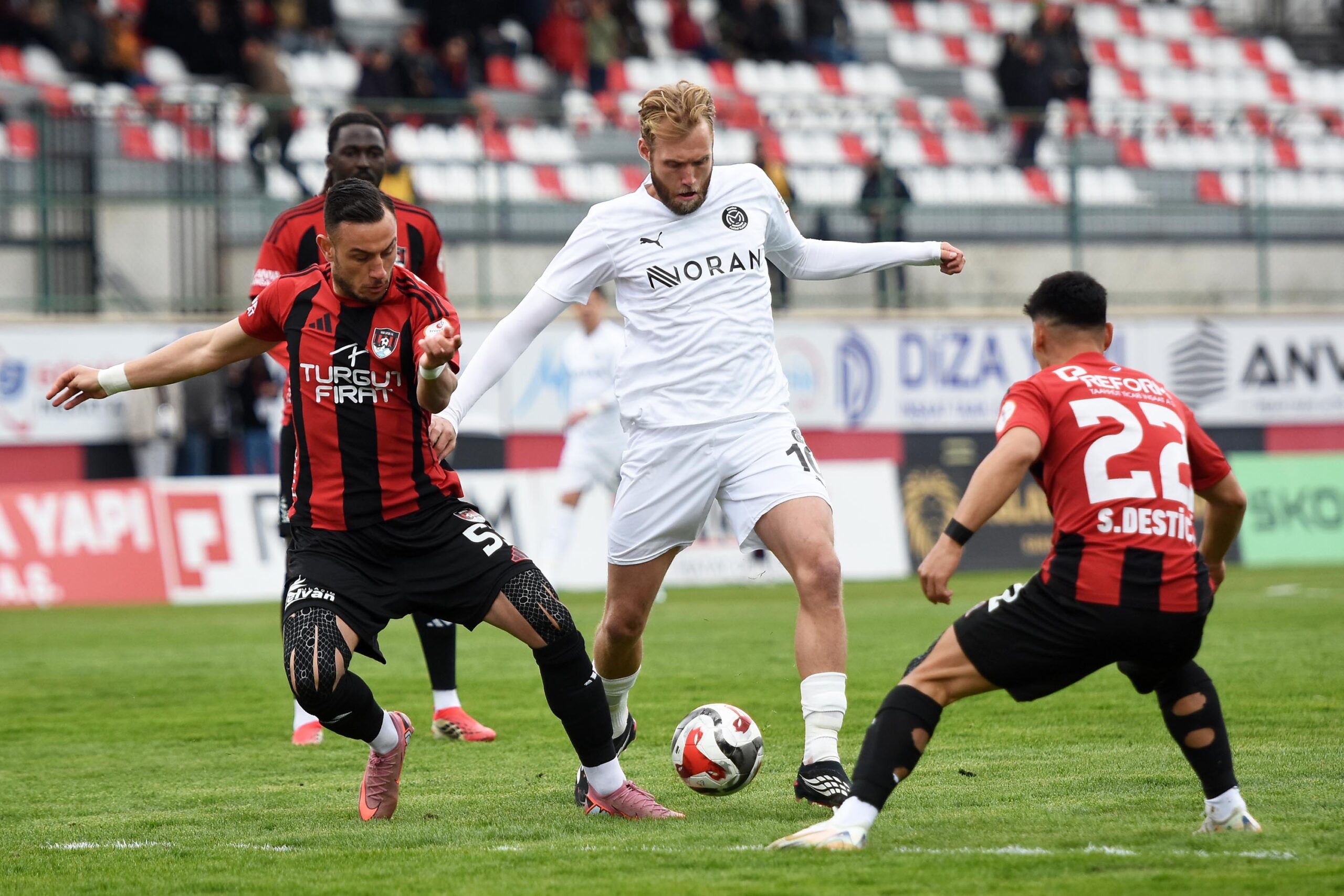 Trendyol 1’inci Lig’de play-off umutlarını geçtiğimiz hafta kaybeden Manisa Futbol