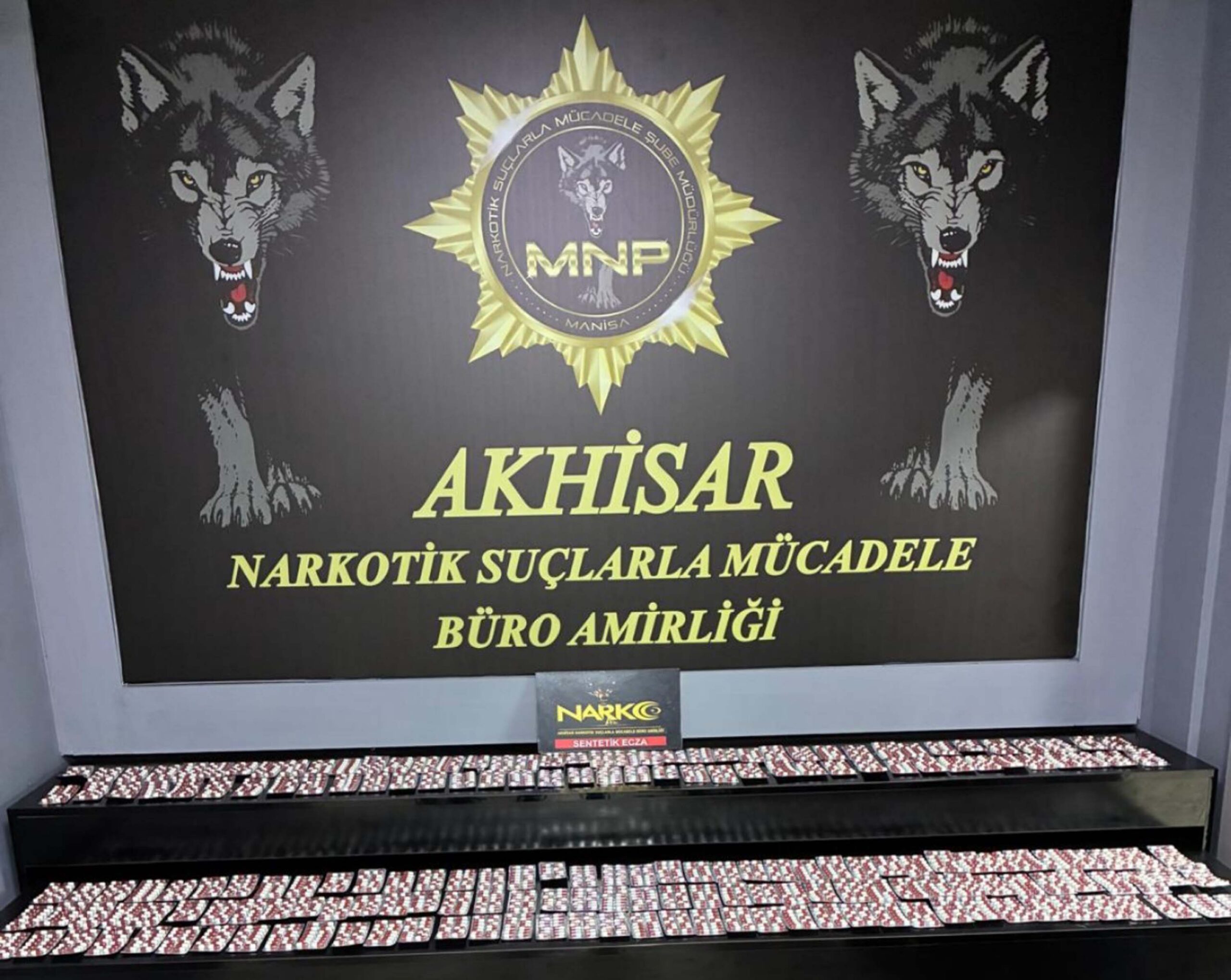 Manisa’nın Akhisar ilçesinde emniyet güçleri tarafından düzenlenen operasyonda binlerce sentetik