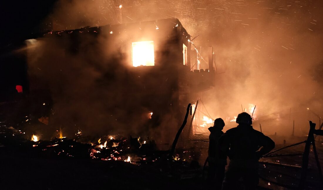 MANİSA – Manisa’nın Demirci ilçesinde iki katlı müstakil bir evde