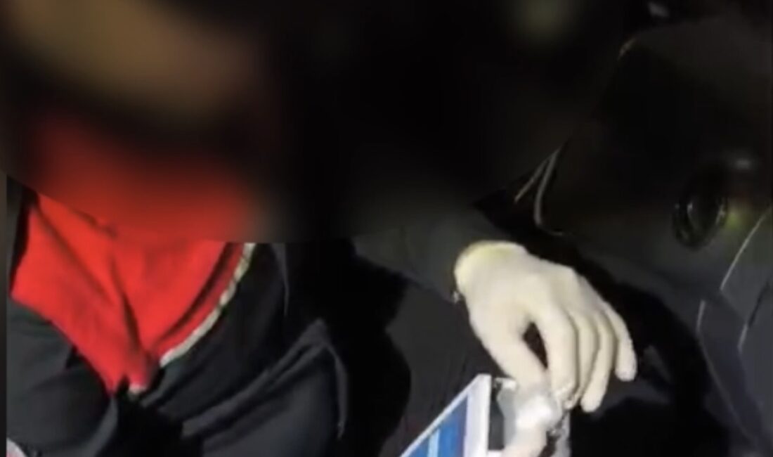 İstanbul Sarıyer’de şüphe üzerine bir taksiyi kontrol eden motorize yunus