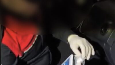 İstanbul Sarıyer’de şüphe üzerine bir taksiyi kontrol eden motorize yunus