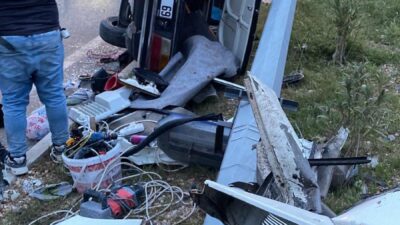 Mersin’in Erdemli ilçesinde D-400 karayolunda meydana gelen trafik kazasında, hafif