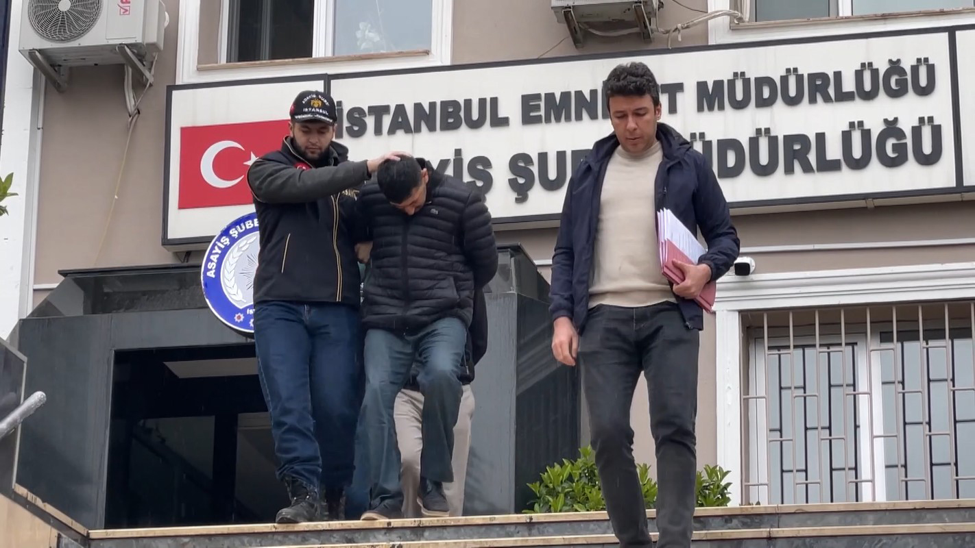 İSTANBUL’da metro ve tramvay hatlarında turistlerin cüzdanlarını ve paralarını çaldıkları