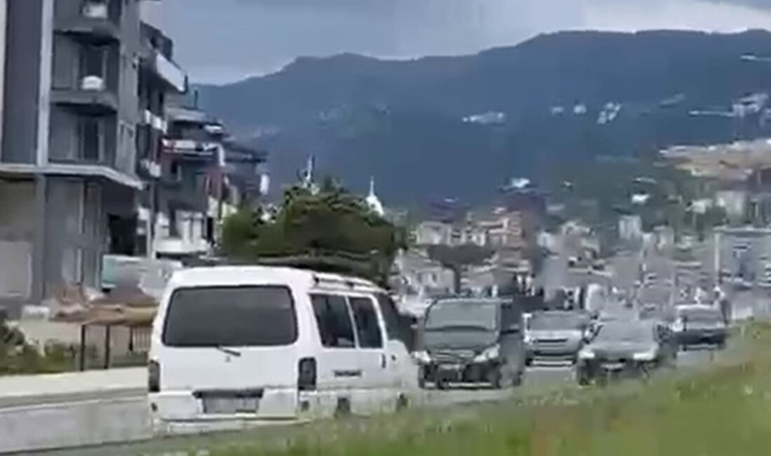 Antalya’nın Alanya ilçesinde çevre yolunda minibüsüyle ters yönde seyrederek trafiği