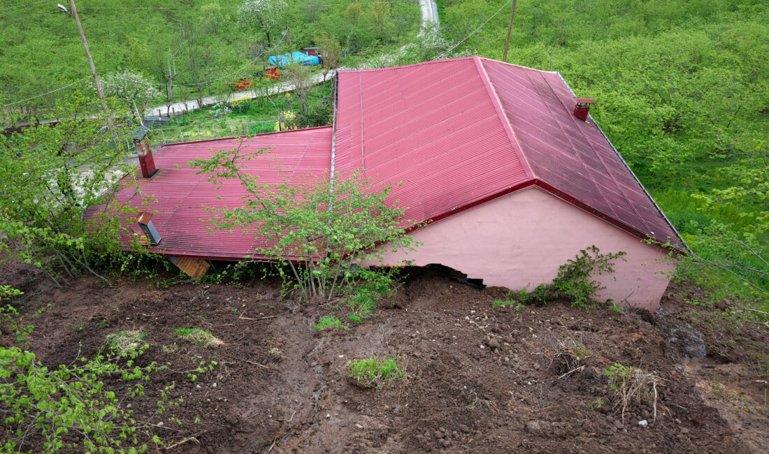 Trabzon’da iki gündür etkili olan şiddetli sağanak yağış, Ortahisar ilçesinde