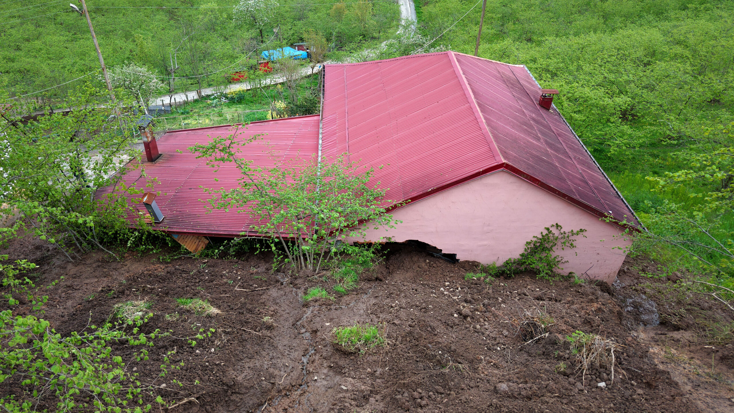 Trabzon’da iki gündür etkili olan şiddetli sağanak yağış, Ortahisar ilçesinde