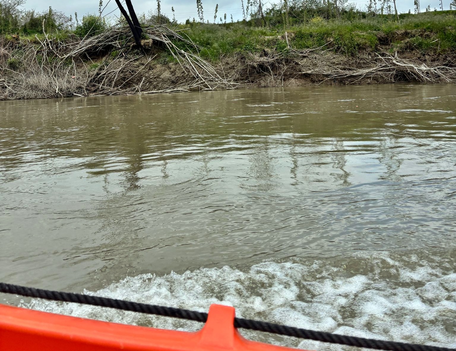 SAKARYA – Erenler ilçesinde Sakarya Nehri’ne düşerek akıntıya kapılan 10