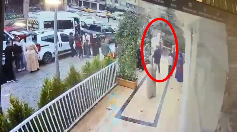 Siirt’te bir nişan töreni sırasında salon önünde tabancalarla havaya ateş