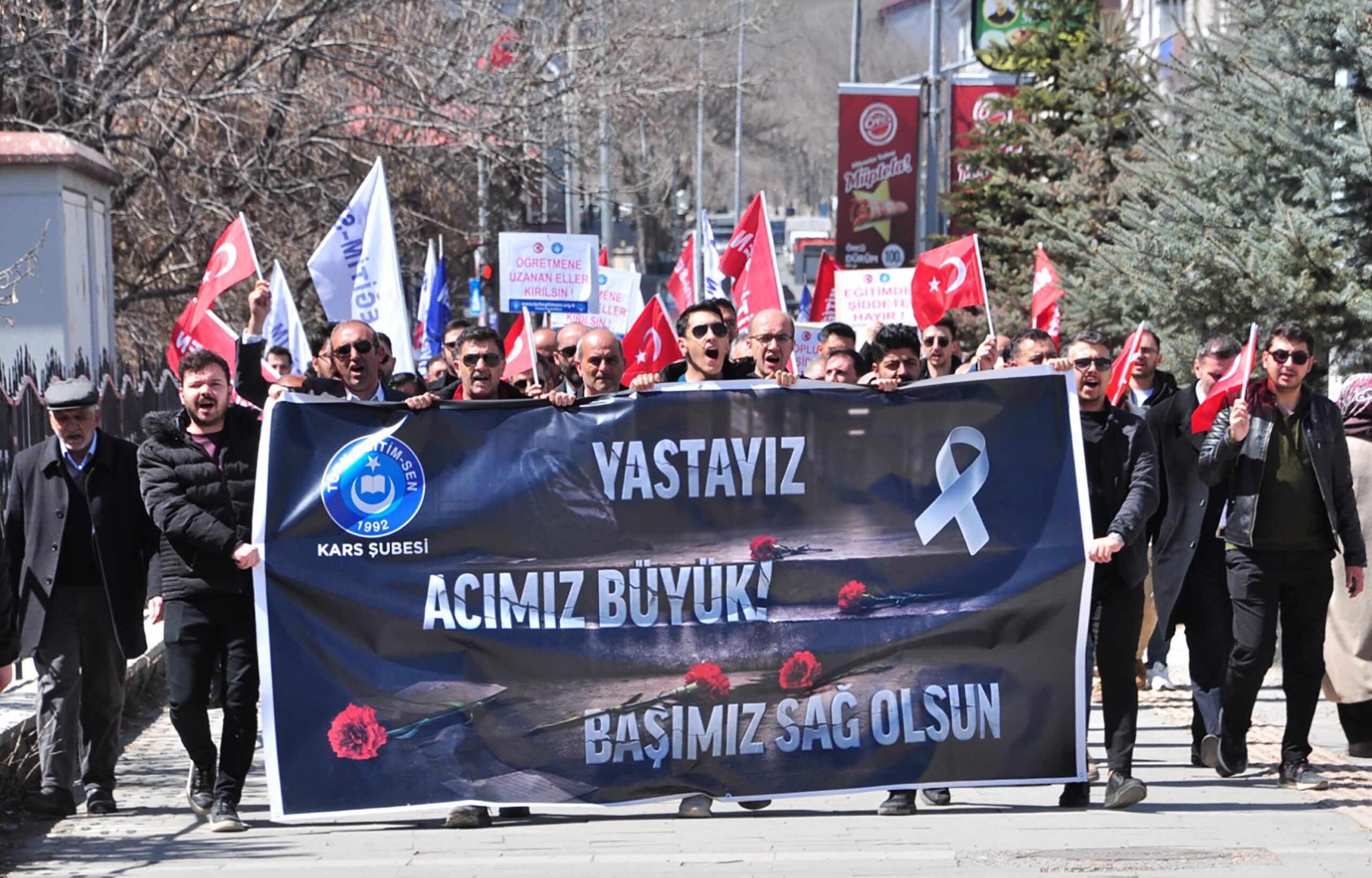 Kahramanmaraş’taki okul saldırısında hayatını kaybeden 1 öğretmen ve 8 öğrenci