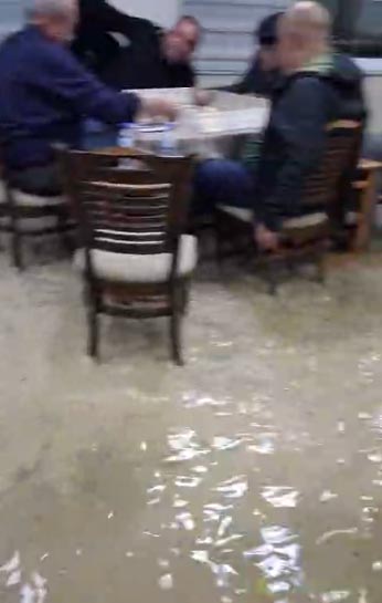 Osmaniye’nin Kadirli ilçesinde meydana gelen sel felaketinde, sığındıkları otomobilde hayatını