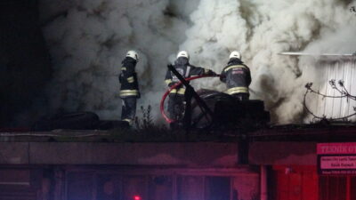 Konya’nın Selçuklu ilçesinde bir oto elektrikçi dükkanında çıkan yangın korku