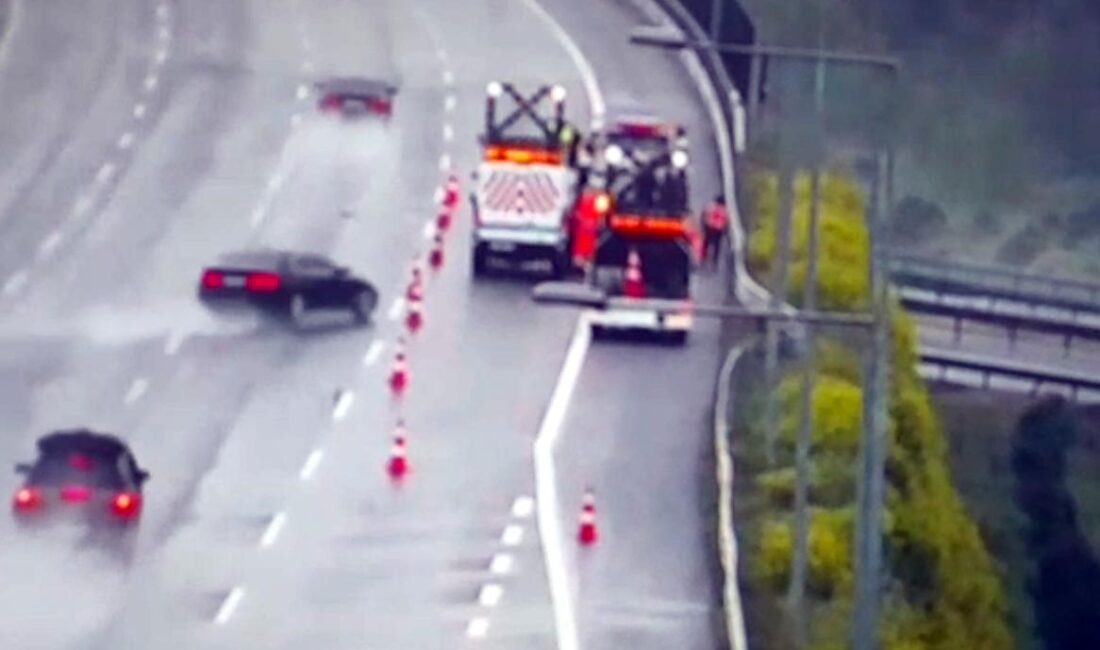 Sakarya’nın Akyazı ilçesinde, Kuzey Marmara Otoyolu geçişinde kontrolden çıkan bir