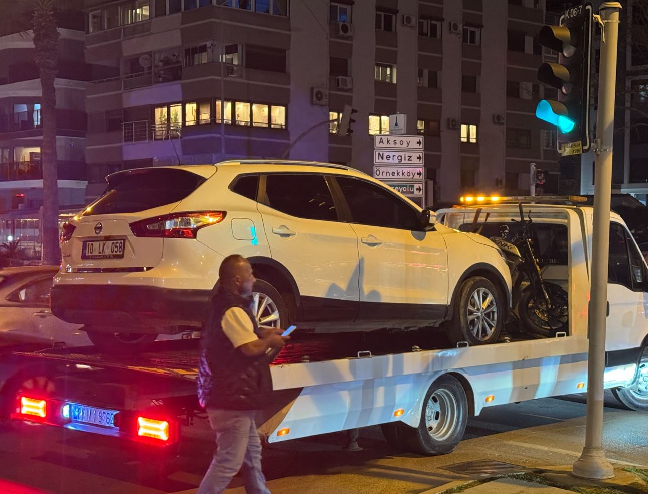 İzmir’in Karşıyaka ilçesinde bir otomobille çarpışan motosikletin sürücüsü Mehmet Akif