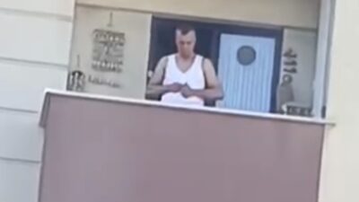 Pendik’te evinin balkonunda silah şarjörüne mermi doldurduğu anları sosyal medyada