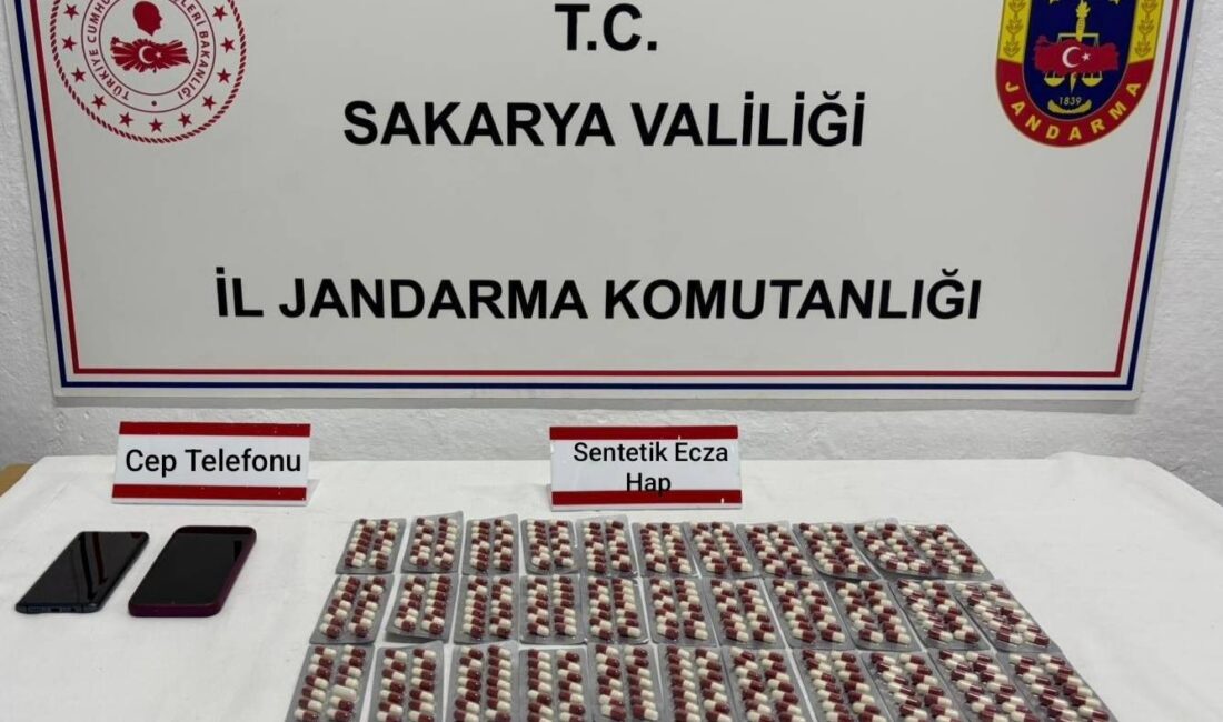 Sakarya’nın üç farklı ilçesinde jandarma ekipleri tarafından düzenlenen uyuşturucu operasyonunda