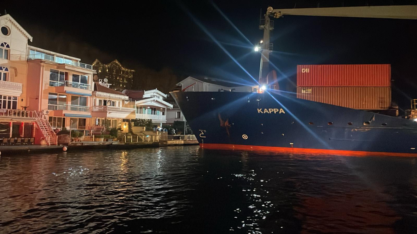 İstanbul Boğazı’nda gece yarısı korku dolu anlar yaşandı. Dümen arızası