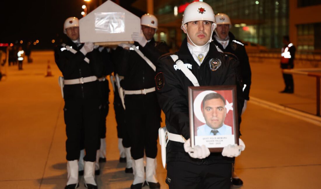 İstanbul Başakşehir’de polis servis aracının karıştığı trafik kazasında ağır yaralanan