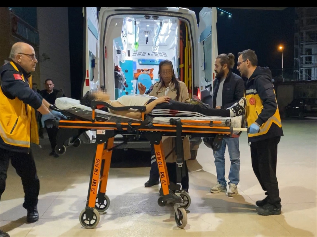 BURSA’nın İnegöl ilçesinde aynı erkekle arkadaşlık yaptıkları iddiasıyla tartışan ve