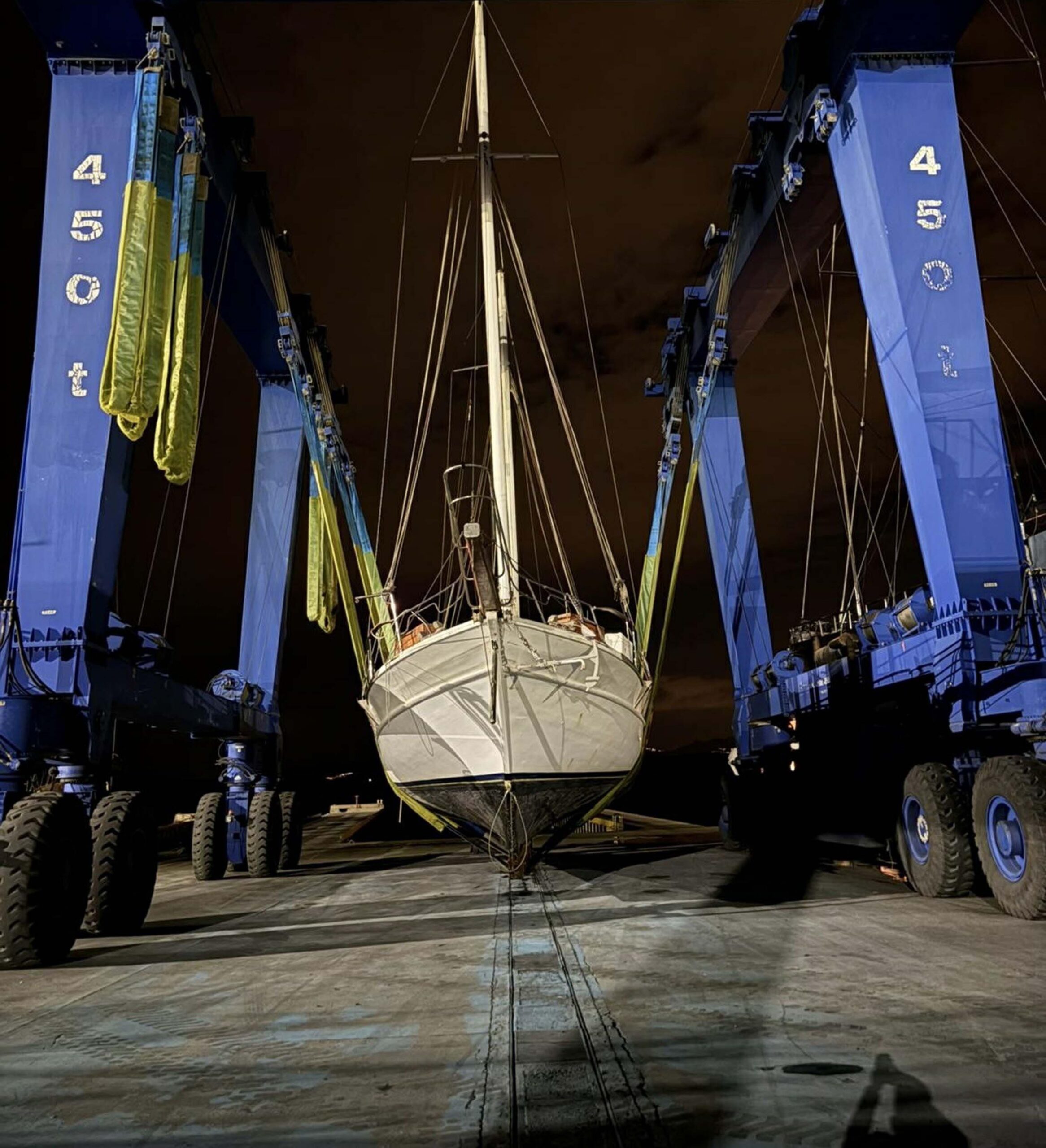 Muğla’nın Bodrum ilçesinde, içerisinde 3 kişinin bulunduğu ve su almaya