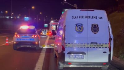 İstanbul Sultanbeyli’de, TEM Otoyolu üzerinden yolun karşısına geçmeye çalışan iki