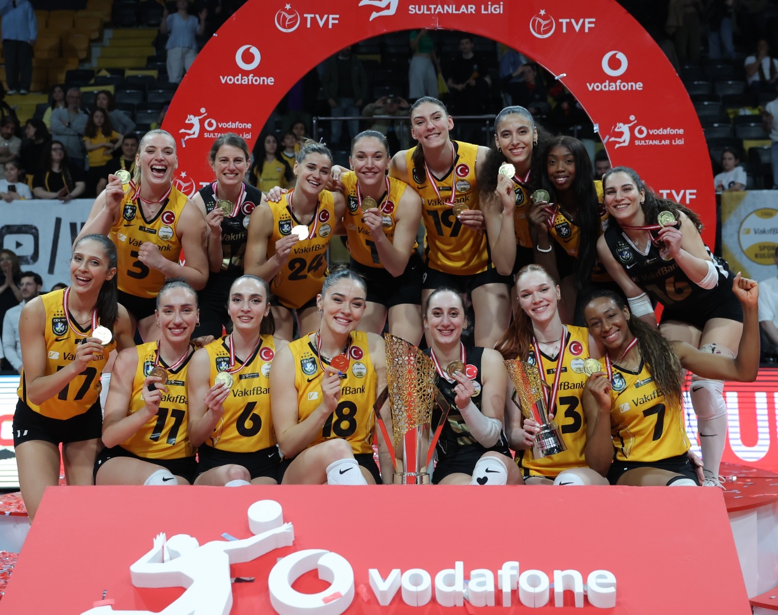 Vodafone Sultanlar Ligi final serisi beşinci ve son maçında VakıfBank,