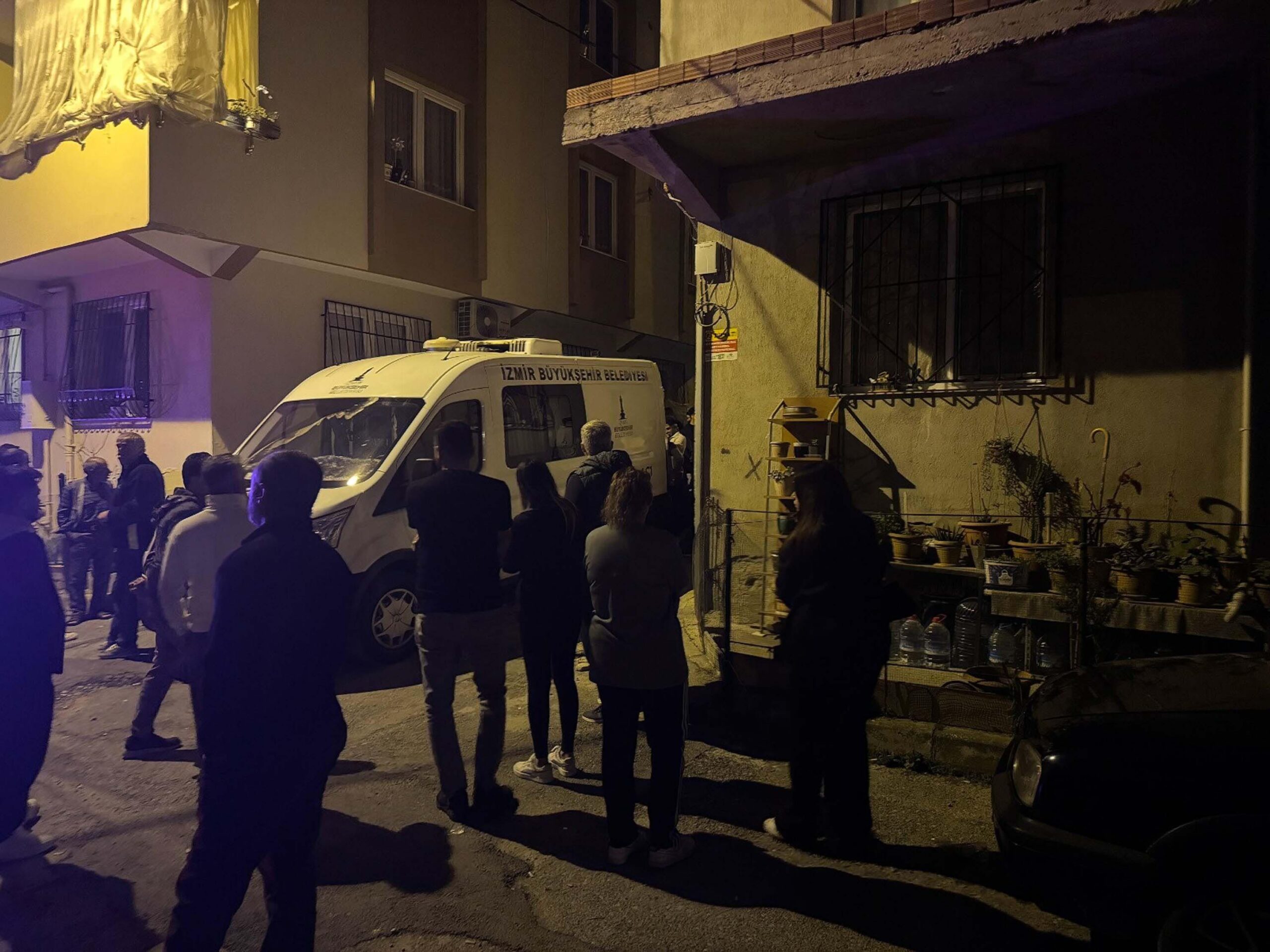 İzmir’in Buca ilçesinde tartıştığı eşi Nurcan Çubuk’u (39) tabancayla vurarak