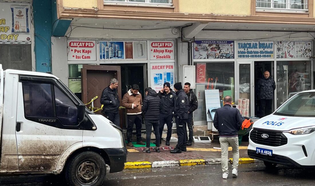 Ardahan’da bir iş yerinde çıkan tartışmada, teyzesinin oğlu tarafından bıçaklı