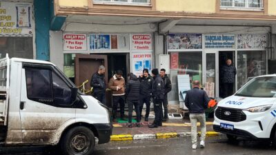 Ardahan’da bir iş yerinde çıkan tartışmada, teyzesinin oğlu tarafından bıçaklı