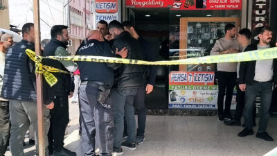 Adana’nın Seyhan ilçesinde telefon tamircisi Emrah Satıkalp’i iş yerinde başından