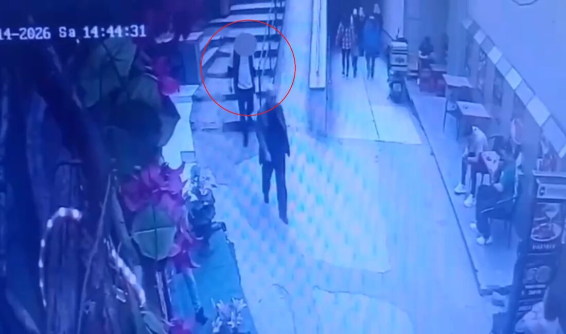 Bursa’nın Osmangazi ilçesinde, kendilerini polis ve savcı olarak tanıtarak yaşlı