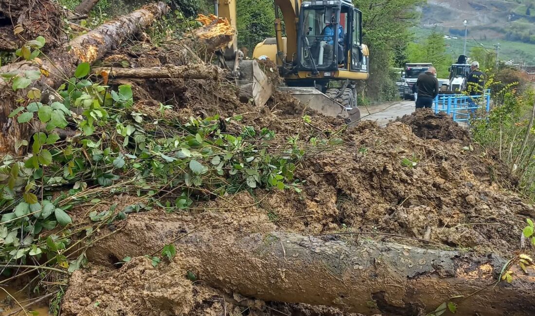 Trabzon’un Ortahisar ilçesinde şiddetli yağışların ardından meydana gelen heyelan nedeniyle