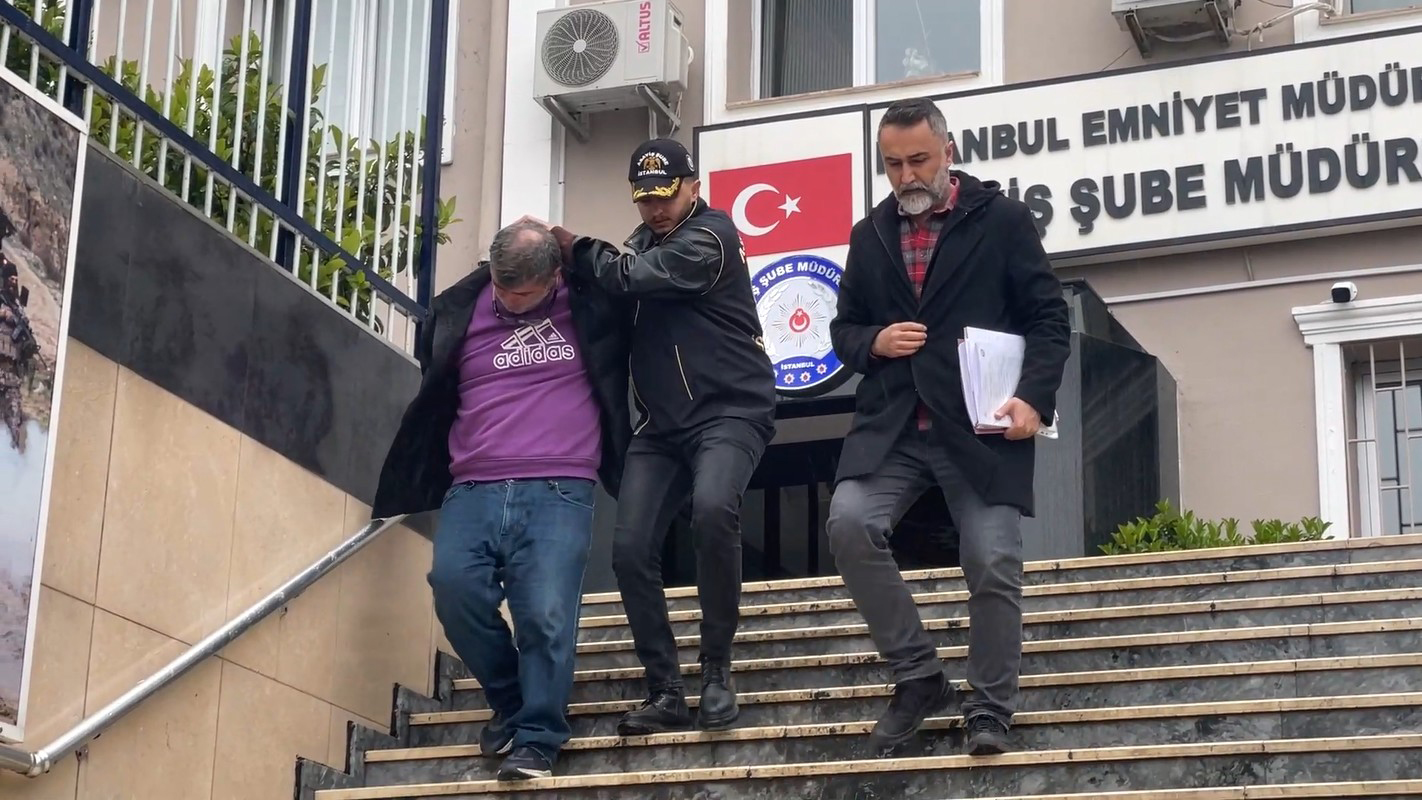 İstanbul Üsküdar’da kendilerini polis olarak tanıtan telefon dolandırıcıları, “Hesaplarınız terör
