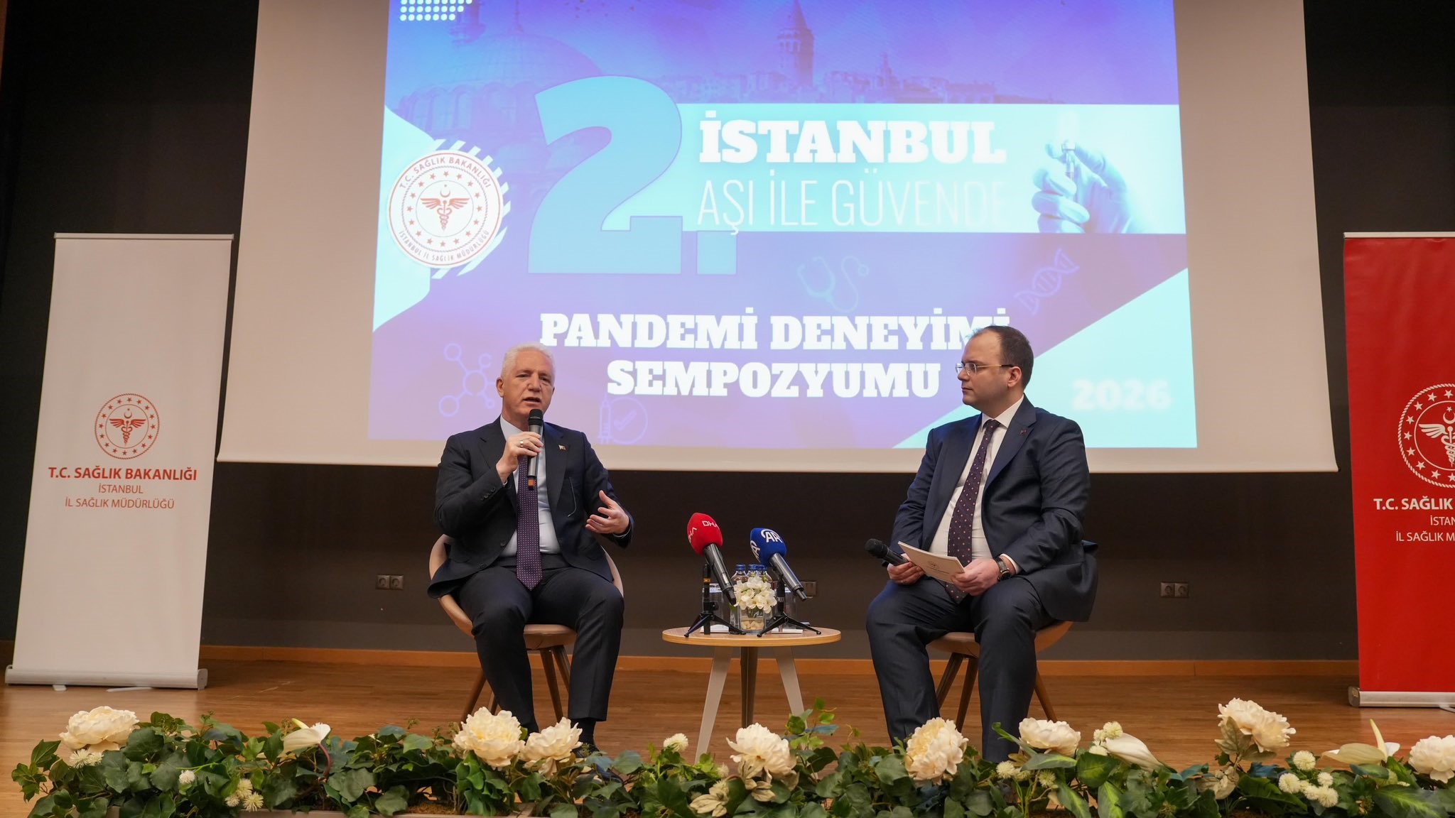 İstanbul’da düzenlenen “2’nci İstanbul Aşı ile Güvende; Pandemi Deneyimi Sempozyumu”nda