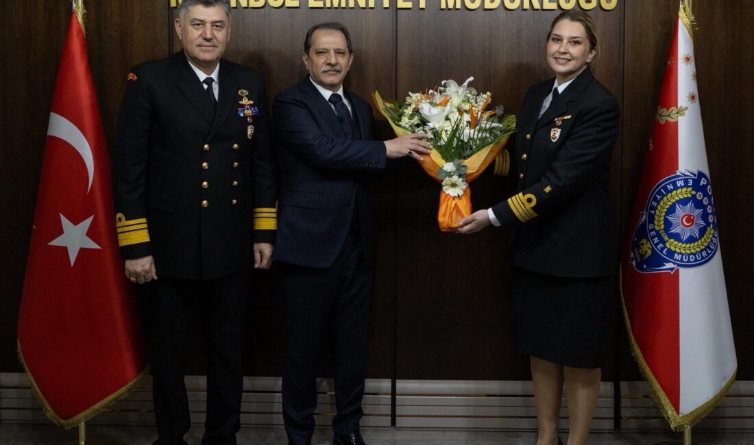 &nbsp; Sahil Güvenlik Marmara ve Boğazlar Bölge Komutanı Tümamiral Serkan