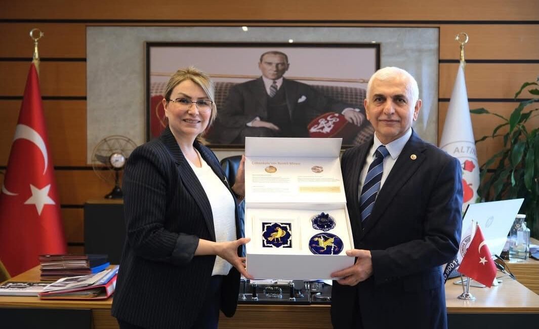 Yalova Altınova’da Yerel Yönetimler Zirvesi Yalova’nın Altınova ilçesi Belediye Başkanı