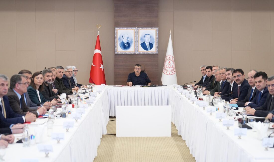 Millî Eğitim Bakanı Yusuf Tekin, bakan yardımcıları ve genel müdürlerin