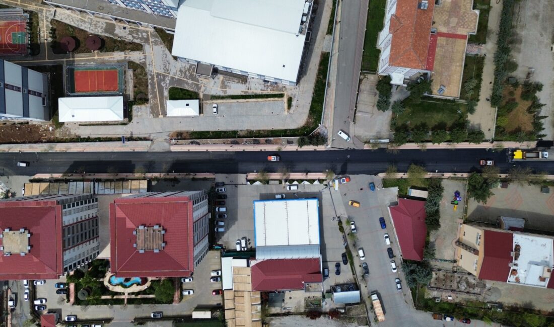 Siirt Belediyesi, kent genelinde yürüttüğü altyapı ve üstyapı projeleri kapsamında